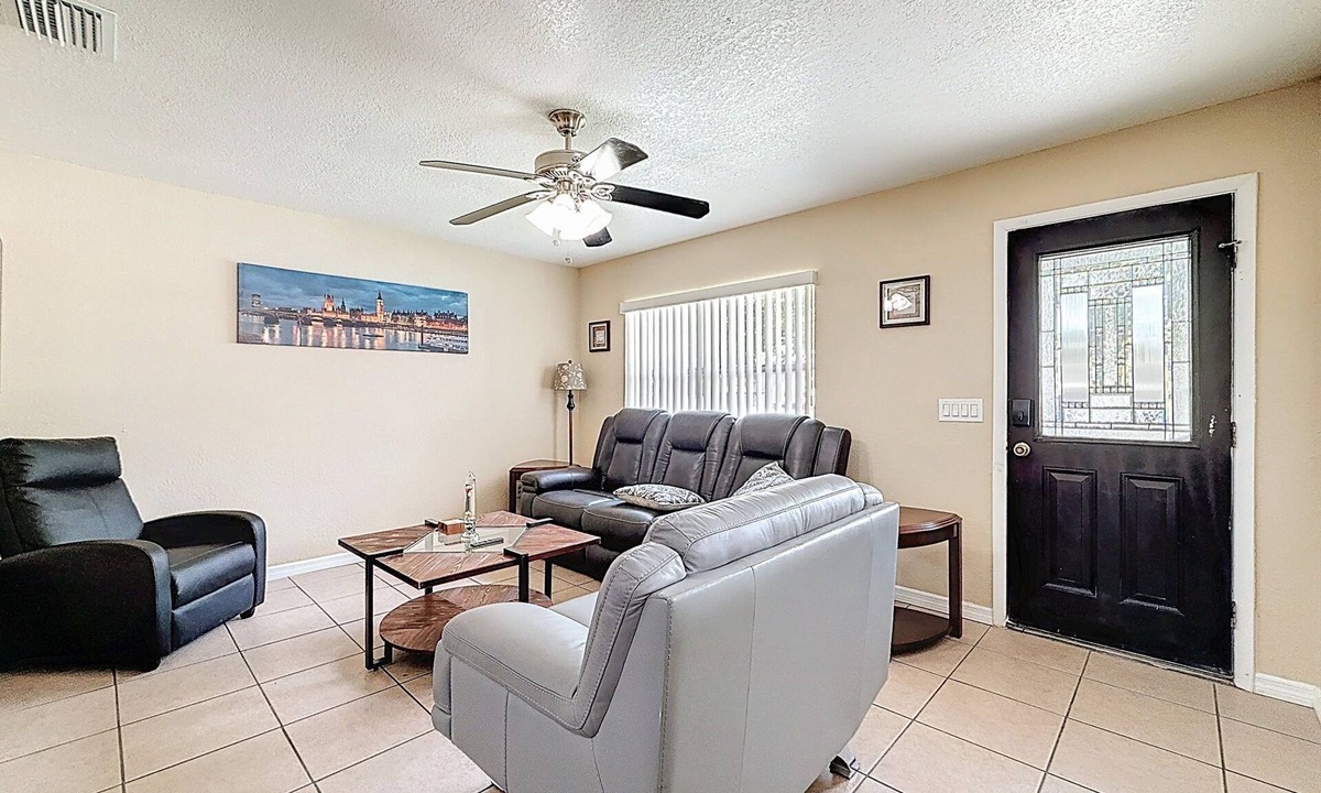 Tampa House | 2737 Bel Aire Circle