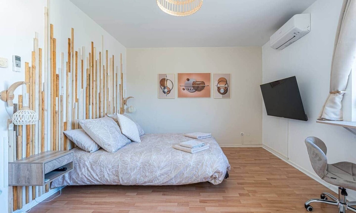 Joeuf House | 28. Room Jessy - 2 bathrooms - TV - WIFI - Parking - 115m