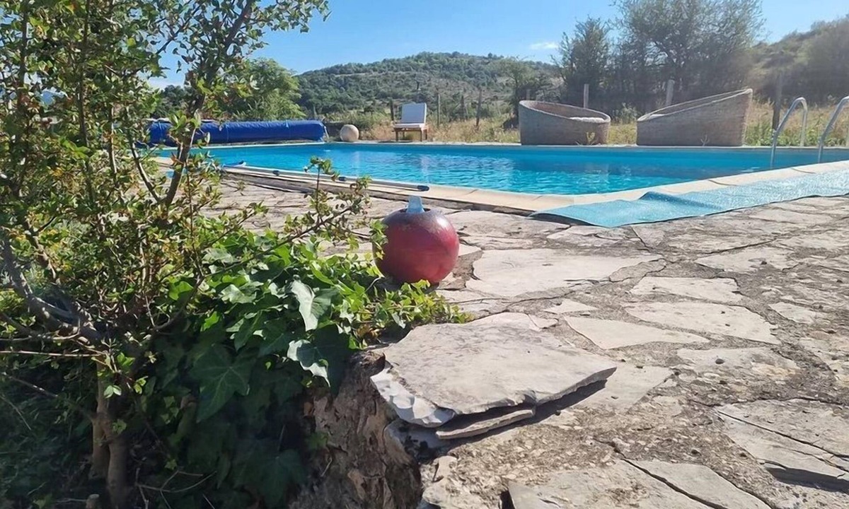 Navas House | 2800 Chemin du Landre