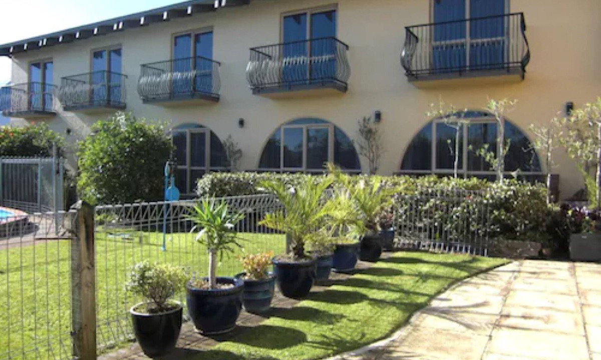 New Plymouth Hotel | 299 on Devon West