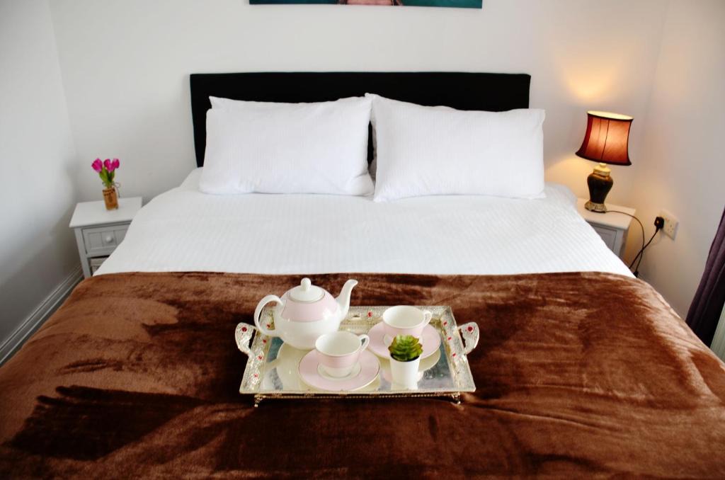 Stanwell House | (29EW-12) Dreams Serviced Accommodations- Staines/Heathrow