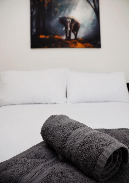 Stanwell House | (29EW-13) Dreams Serviced Accommodations- Staines/Heathrow