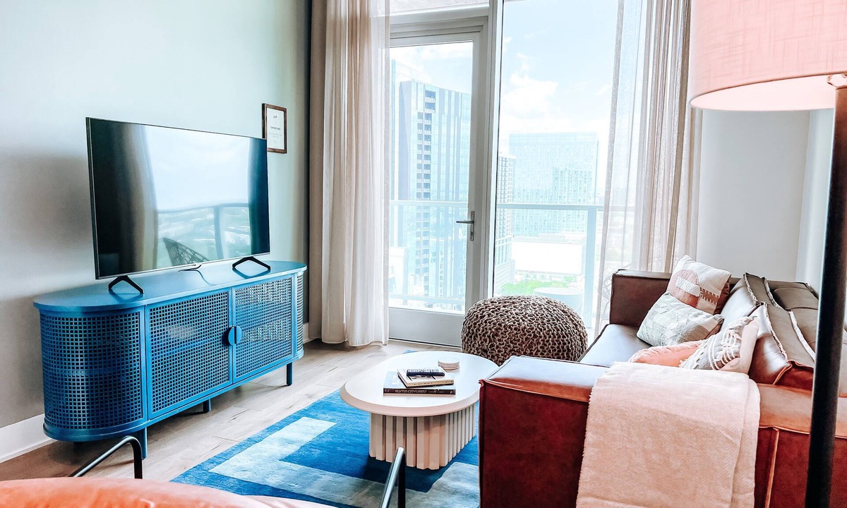 Rainey Street Historic District Condo | 29th Floor Rainey St. Condo in Downtown Austin w/Rooftop Pool & Patio
