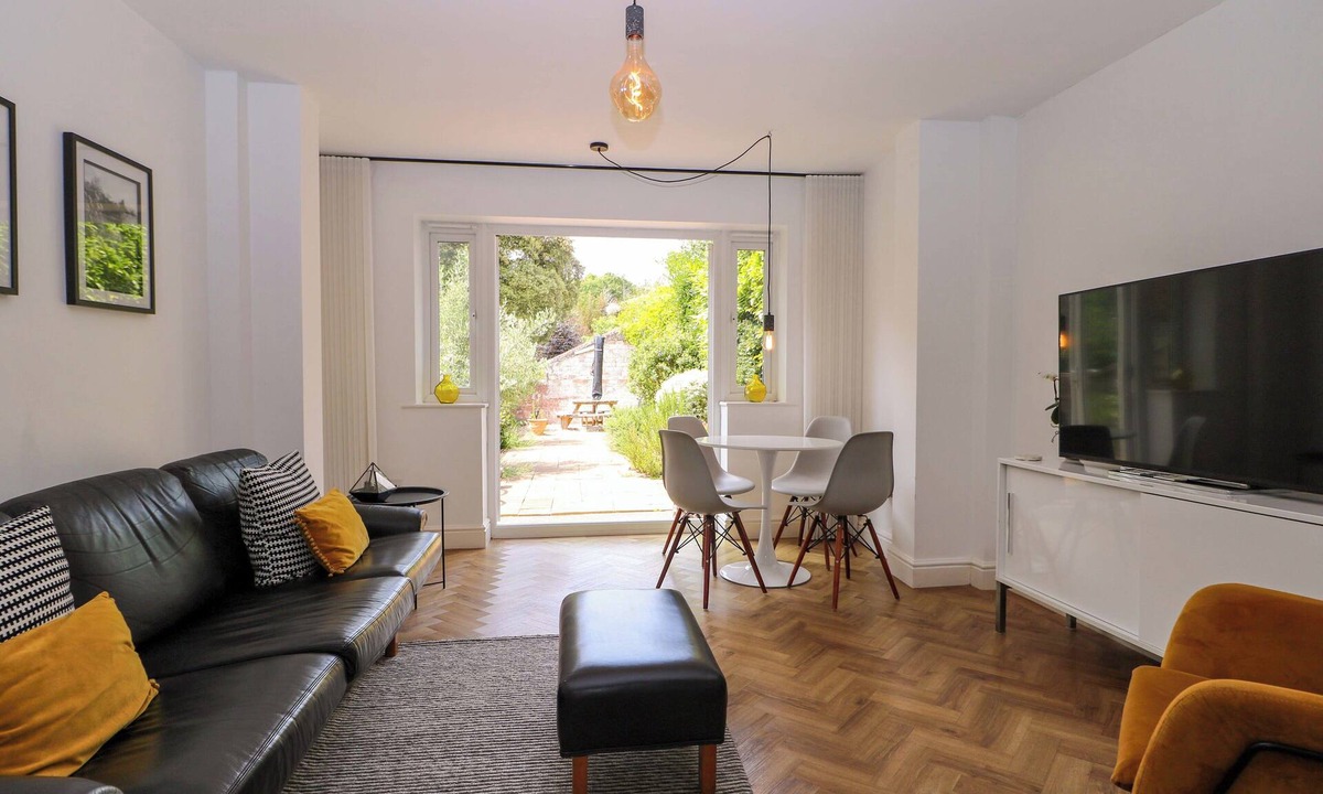 Langstone Cottage | 2A The Mews