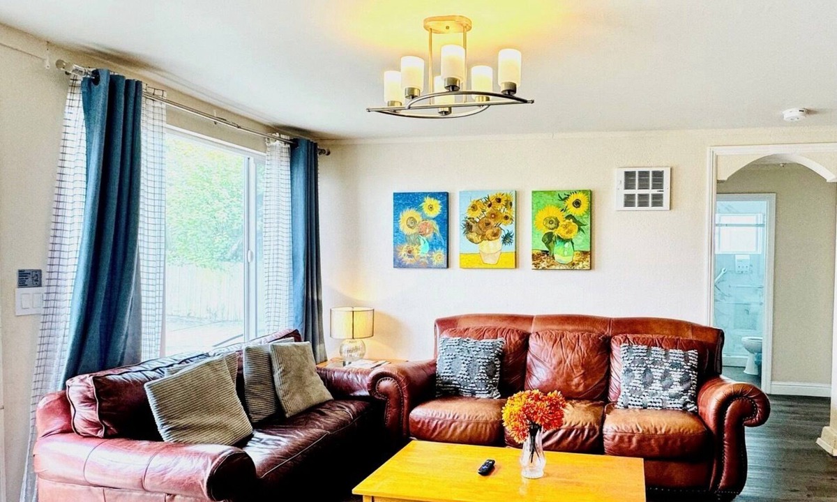 Westlake House | 2b-1b nearby beach