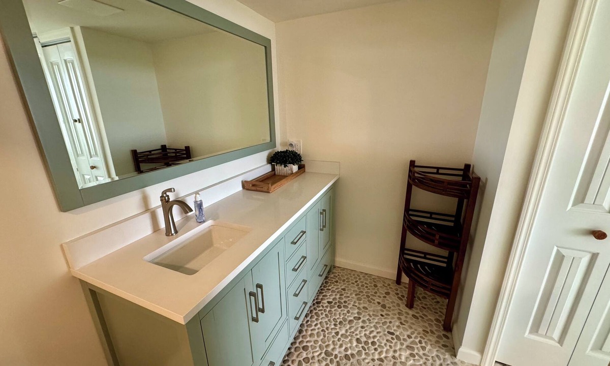 Southend Condo | 2b/2b Beachfront Oceanview with POOL