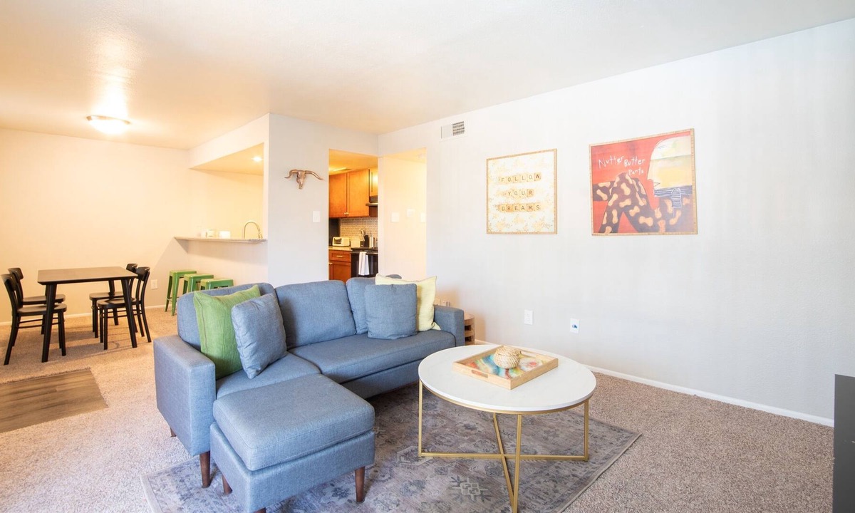 East Riverside - Oltorf Apartment | 2B w/Comfy King Beds Near Downtown / with WiFi