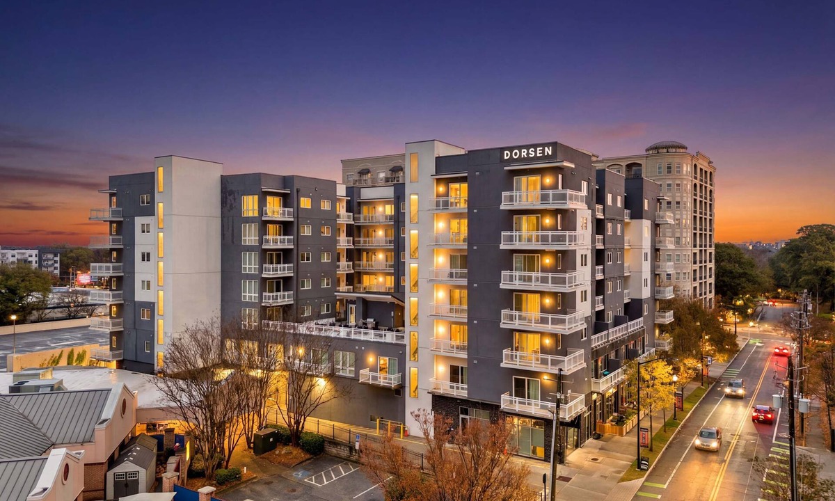 SoNo Apartment | 2B2B with Private Balcony Modern & Stylish