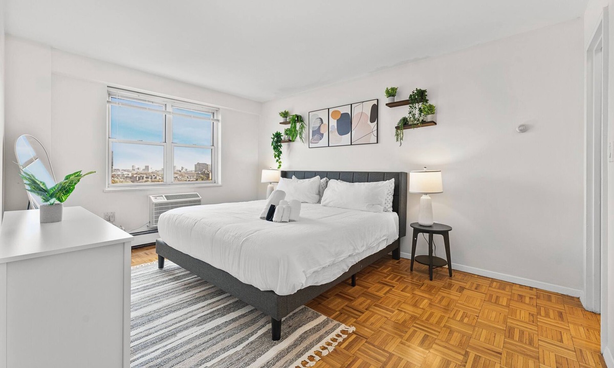 North Brookline Apartment | 2bd/1.5ba Next to BU 9013