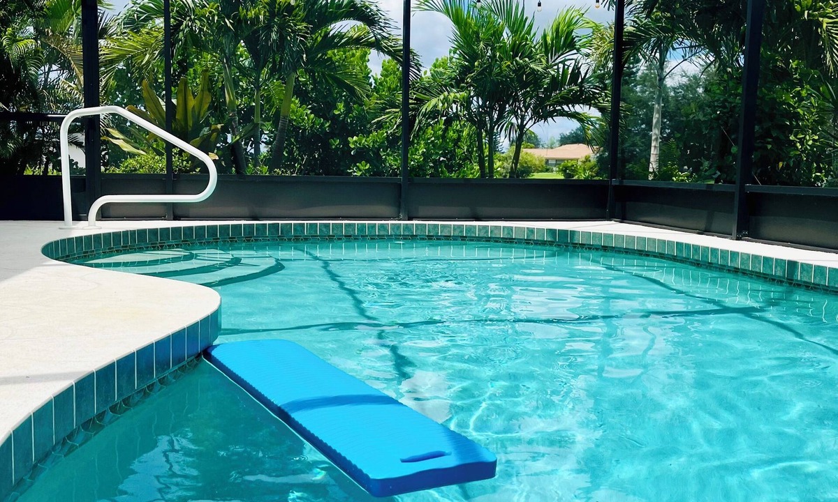 Pebble Beach House | 2bd-2ba-2ga, heated pool, golf-beach lovers, pet friendly sanctuary.