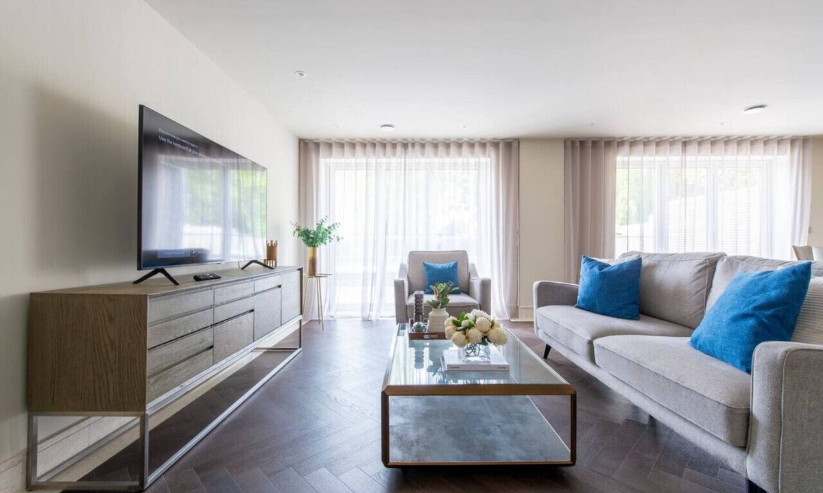 Chigwell Apartment | 2BD, 2BA Urban Oasis