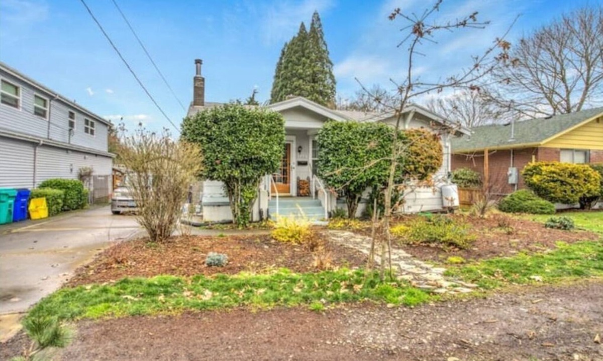 Concordia House | 2Bd Bungalow with backyard sauna, by Alberta Arts