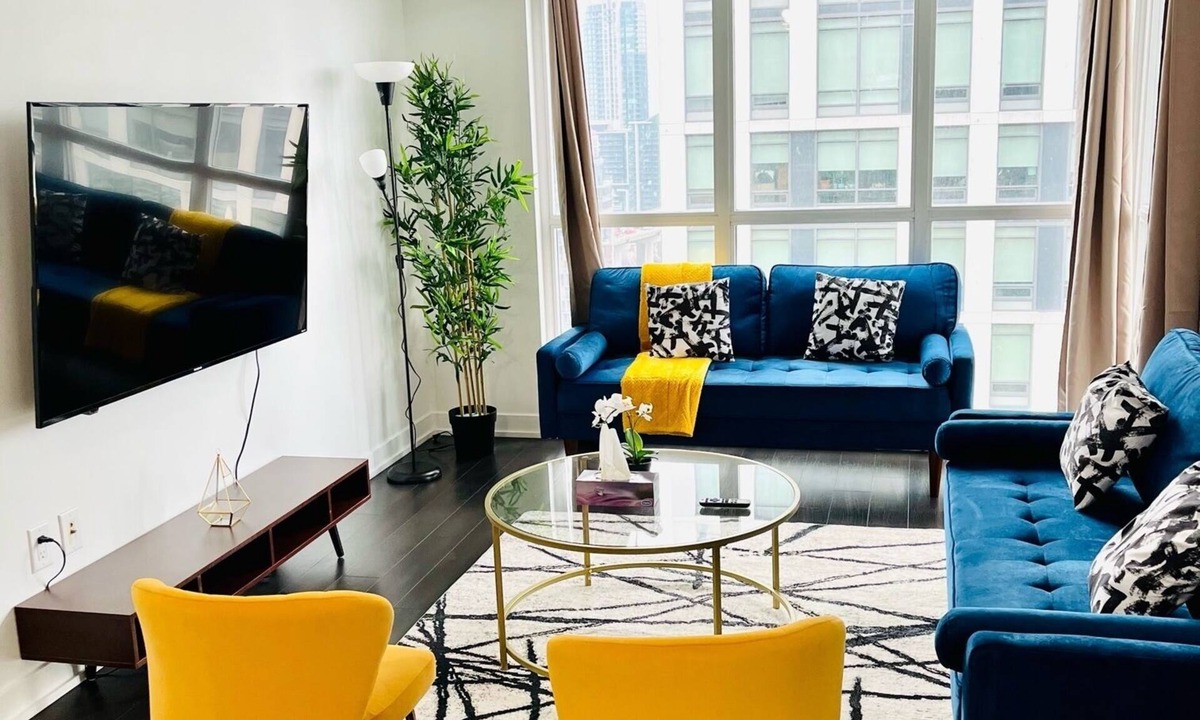 CityPlace Condo | 2BD Condo W Free Parking Near CN Tower