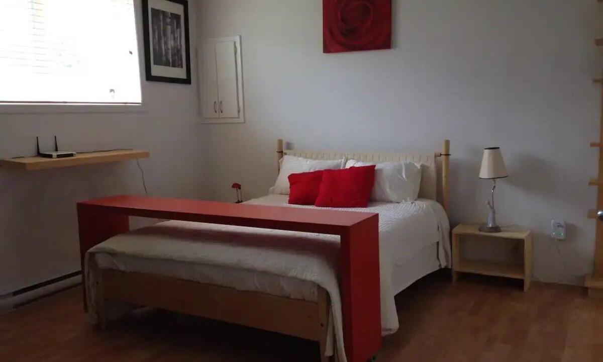 Plateau Apartment | 2BD Condo with Piano near National Park