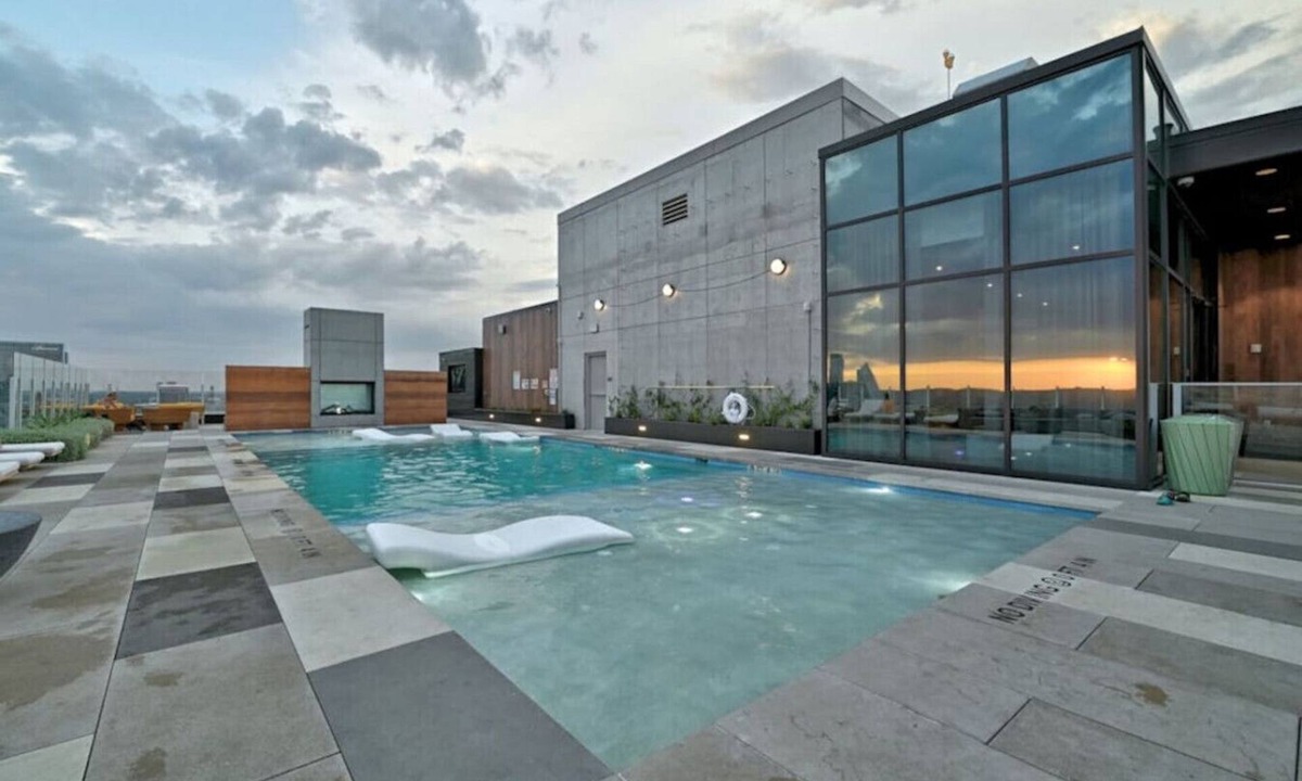 Rainey Street Historic District Apartment | 2BD Luxury Condo | Water Views | Pool | Rainey St