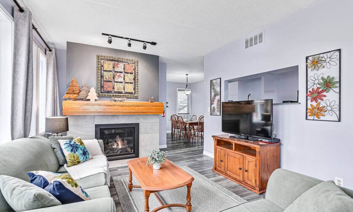 The Blue Mountains Apartment | 2BDR Condo Steps to Blue Mountain Village - 101 Cachet Crossing