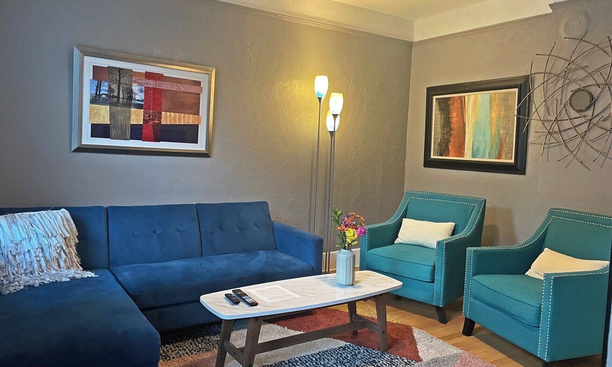 Lower East Side House | 2bed 1.5bath House, Lower Eastside, King Bed, Fire Pit, Sleeps 6