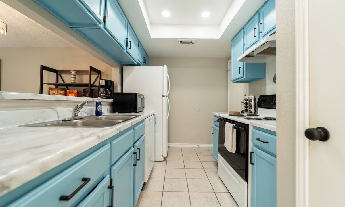 Tanglewood Forest House | 2bed/2.5 bath, Ensuites each room, Near Hiking, Private Yard, Pet friendly!