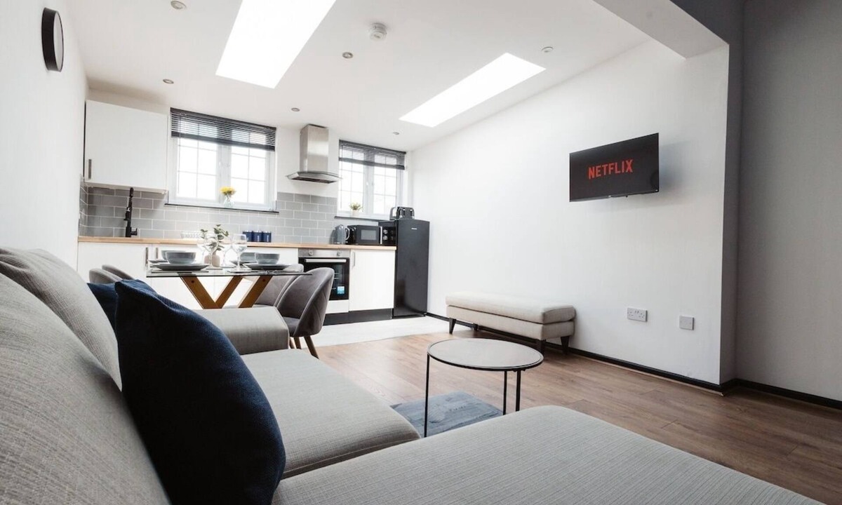 Warrington Apartment | 2Bed Executive Pad by Traboule Properties LTD