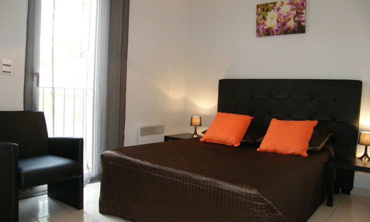 Latour-Bas-Elne Apartment | 2bed, large garden, 6pers, wifi parking 2km sea 67m2, ok vacation vouchers animals