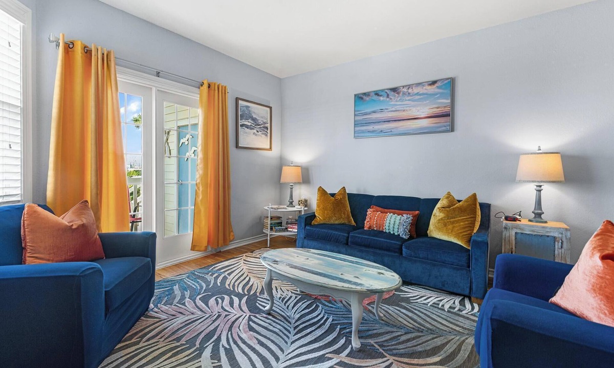 Corpus Christi Condo | 2Bed2Bath, sleeps 6. Pet friendly. Pool. Hot tub. walking distance to the beach.