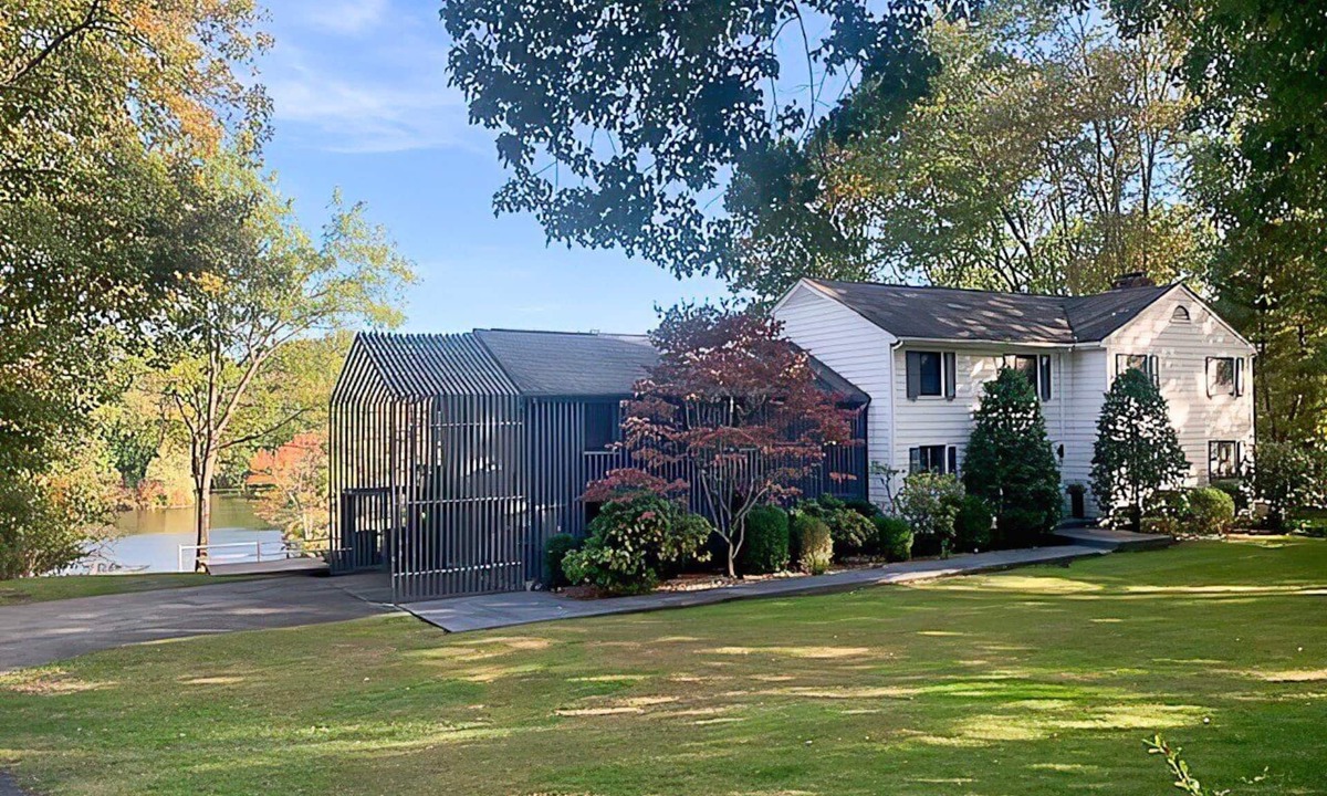 Greenwich House | 2BR, 2 King beds, 1 BA, and Kitchenette in Lakeside Home in Greenwich.