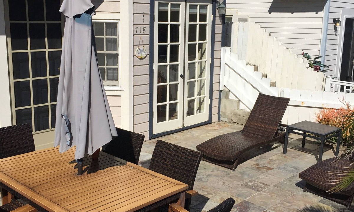 South Mission Beach House | 2BR-2BA, 100ft to ocean sand, patio & garage. Monthly rentals.