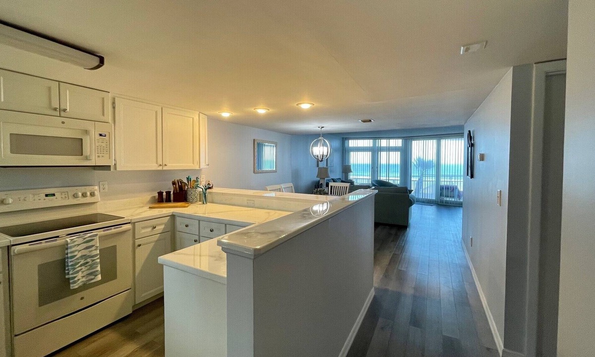 Volusia County Condo | 2BR/2BA 1st Floor Beachfront!