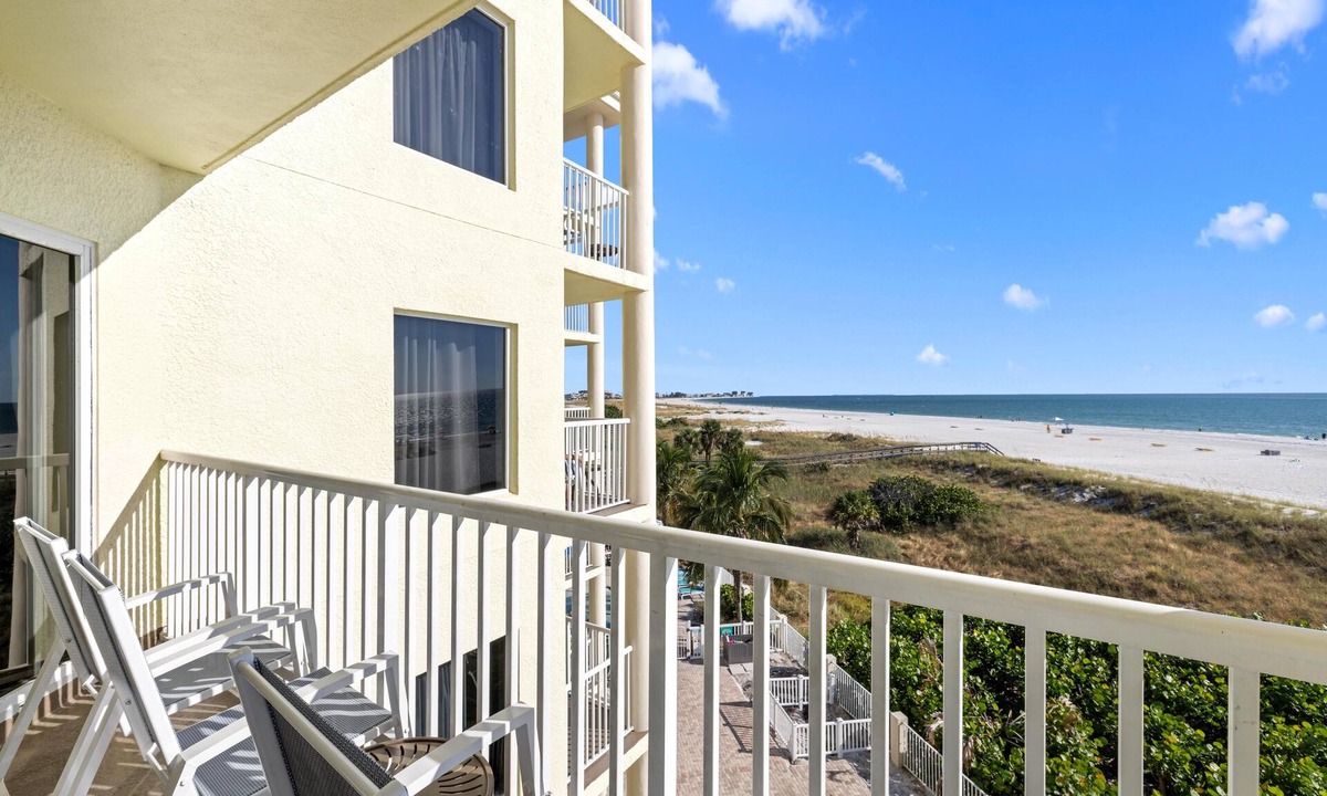 Treasure Island Condo | 2BR/2BA Condo: Beachfront, Balcony, Pool