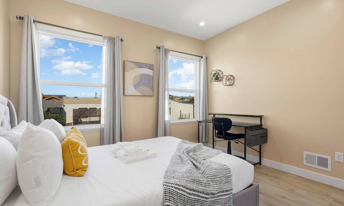 Excelsior Apartment | 2BR 2BA in Excelsior District w Parking