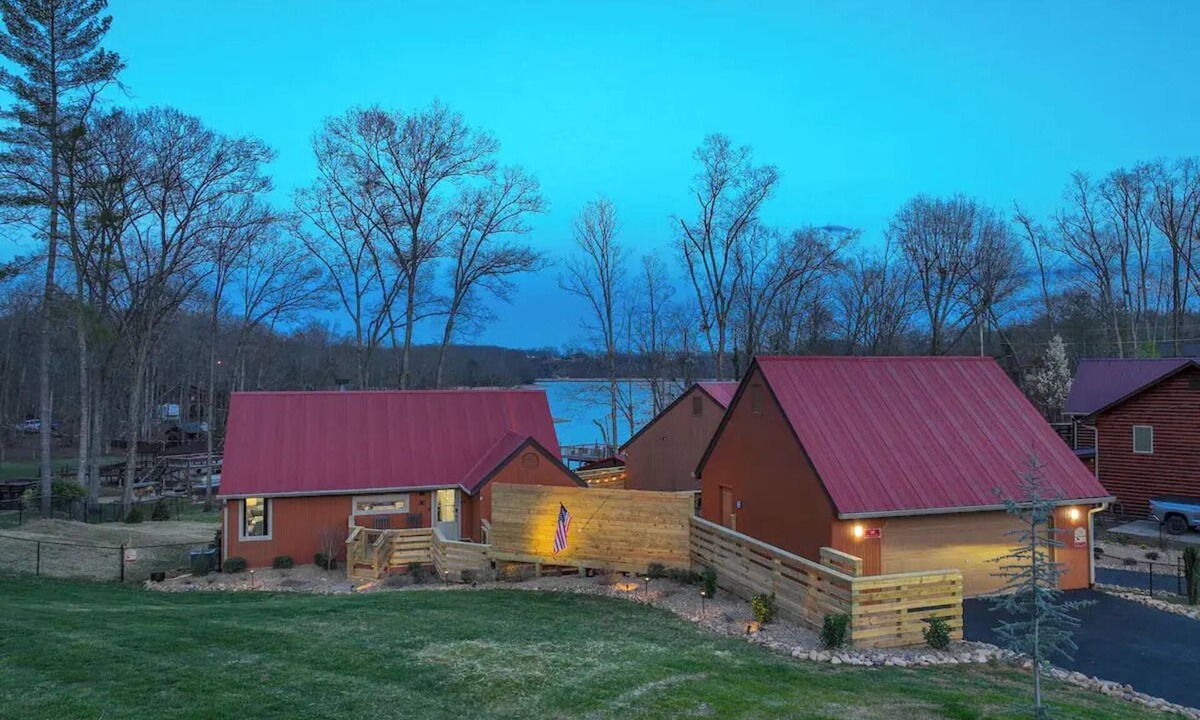 Oak Grove House | 2BR 2BA Lakefront Gem – Decks, Docks & Sunsets