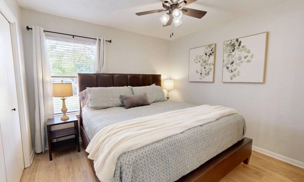 College Station House | 2Br 2Ba, Pet friendly, Boardgames, 8 Minutes to Campus!