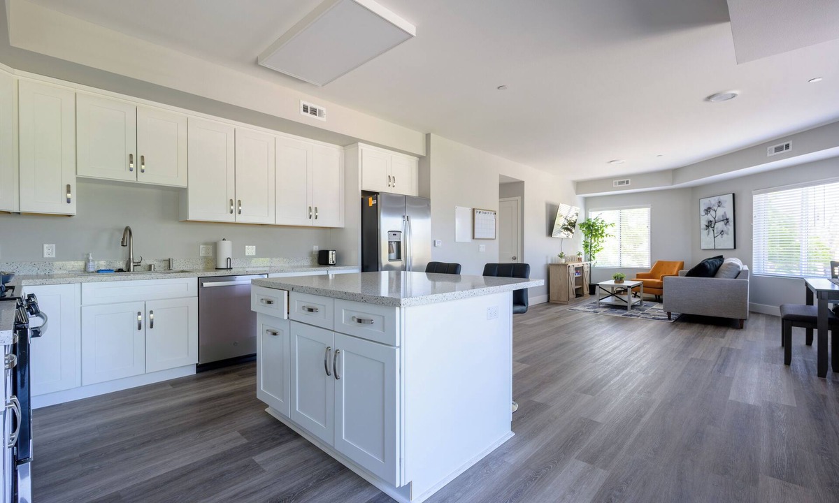 Campbell Apartment | 2BR, 2bth King-sized haven!