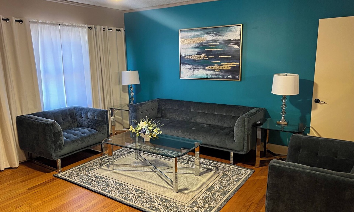 Albany House | 2br Albany Getaway