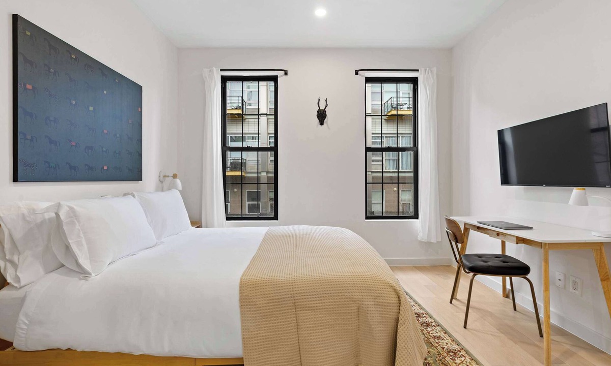 Greenpoint Apartment | 2BR Apartment in Prime Brooklyn. w/d in