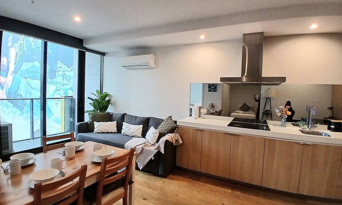 Melbourne Central Business District Apartment | 2BR Apartment in Prime Location