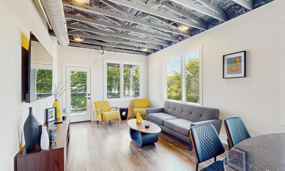 Northside Condo | 2BR Apartment w/Balcony, WiFi & Full Kitchen