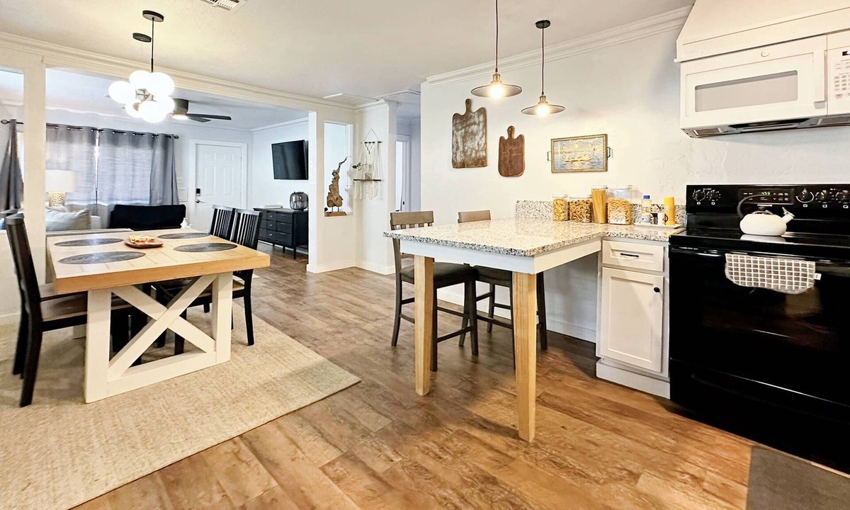 Central Oklahoma City Apartment | 2BR Apt | 4 min to Oklahoma City University | Kitchen, Wi-Fi, Free Parking #19A