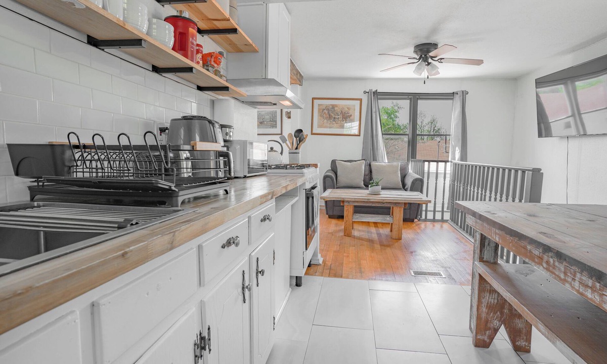 Central Oklahoma City Apartment | 2BR Apt | 8 min to Integris Baptist Medical | Kitchen, Wi-Fi, Free Parking #N39