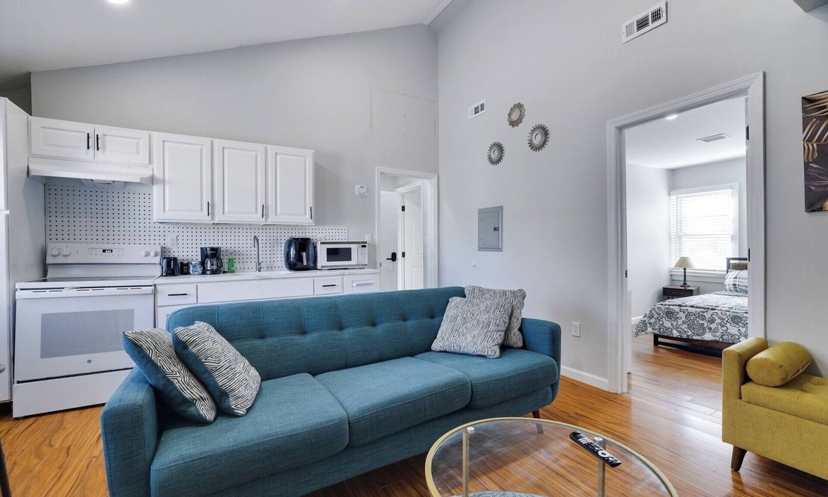 Weequahic Apartment | 2BR Apt Near EWR and NYC Workspace + Parking