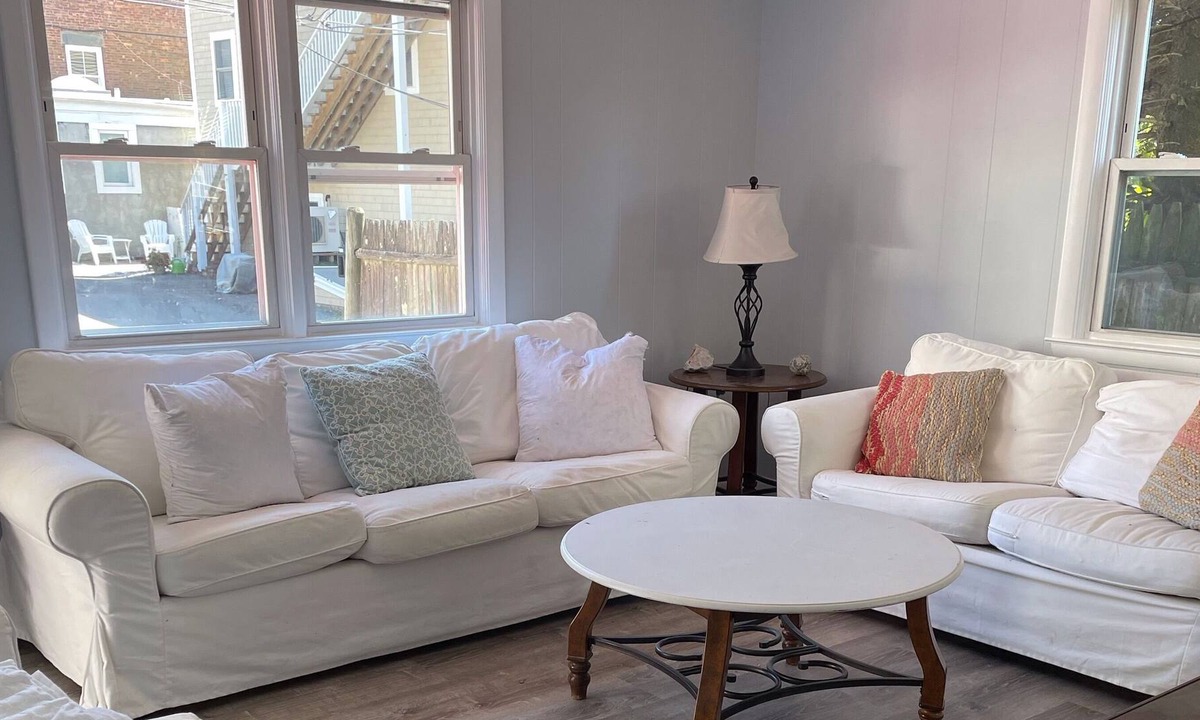 Fifth Ward Apartment | 2BR Apt Yachting Village with Parking!