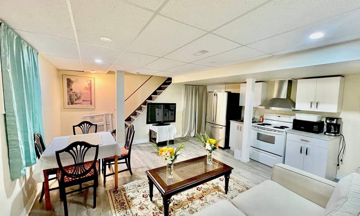 Sharon Apartment | 2BR Basement Apt in Newmarket