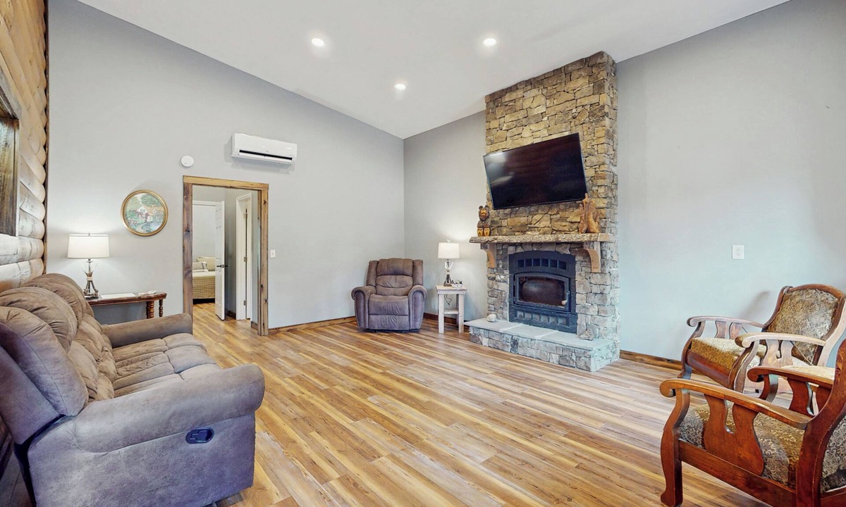 Lookout Mountain Cabin | 2BR Cabin w/Fire Pit & outdoor kitchen