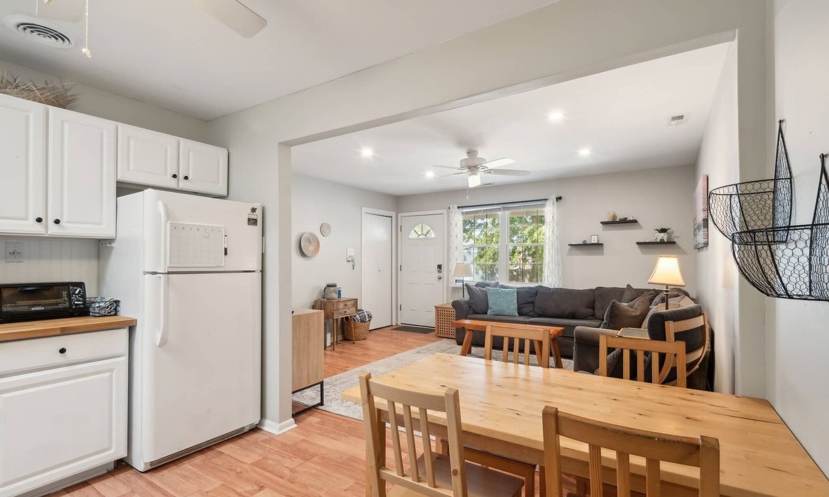 Village Green Condo | 2BR Cape May Retreat - Yard, Beach & Parking