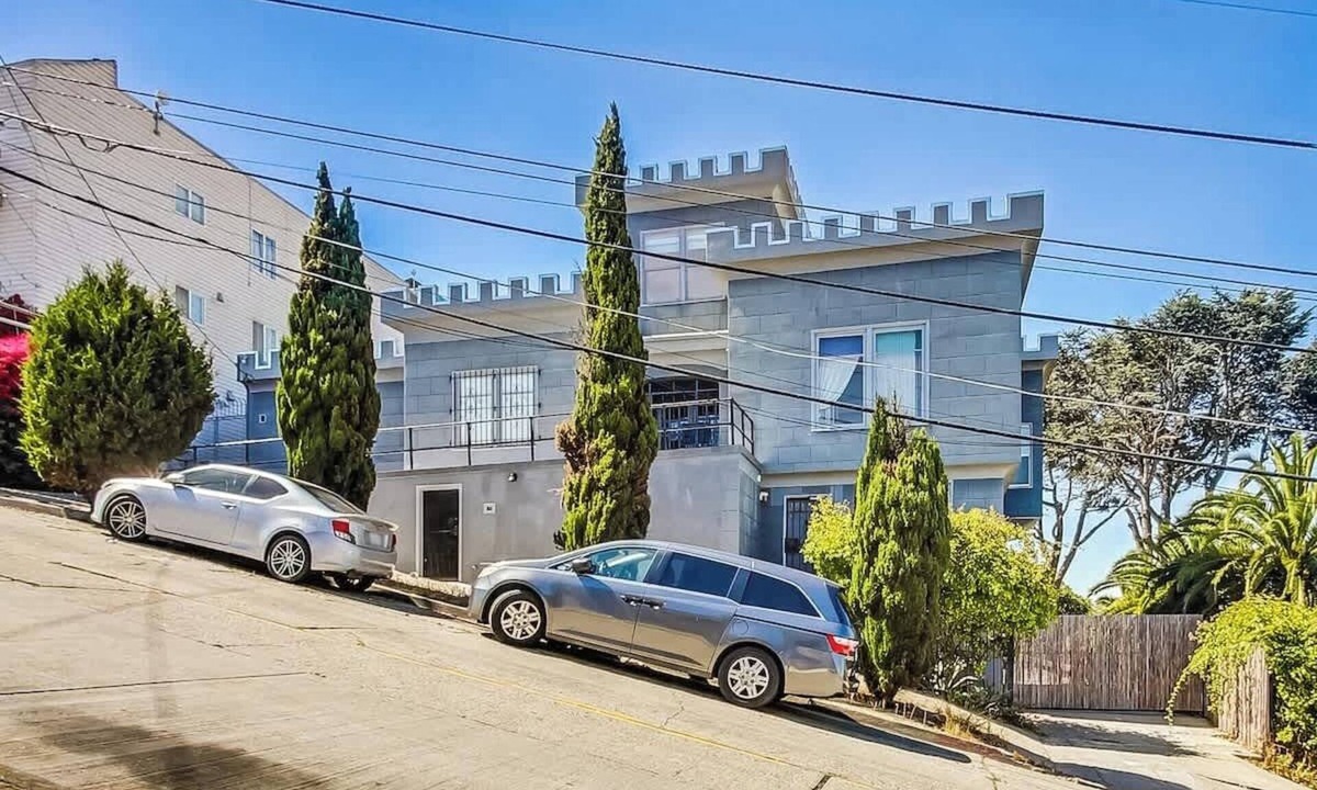 Silver Terrace House | 2br Castle on the Hill w/VIEWS
