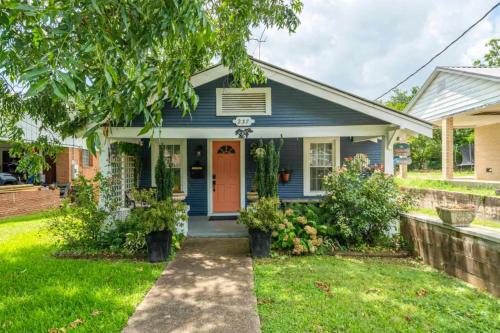 Hot Springs House | 2BR Charming Cottage Mins From Oaklawn Race Track