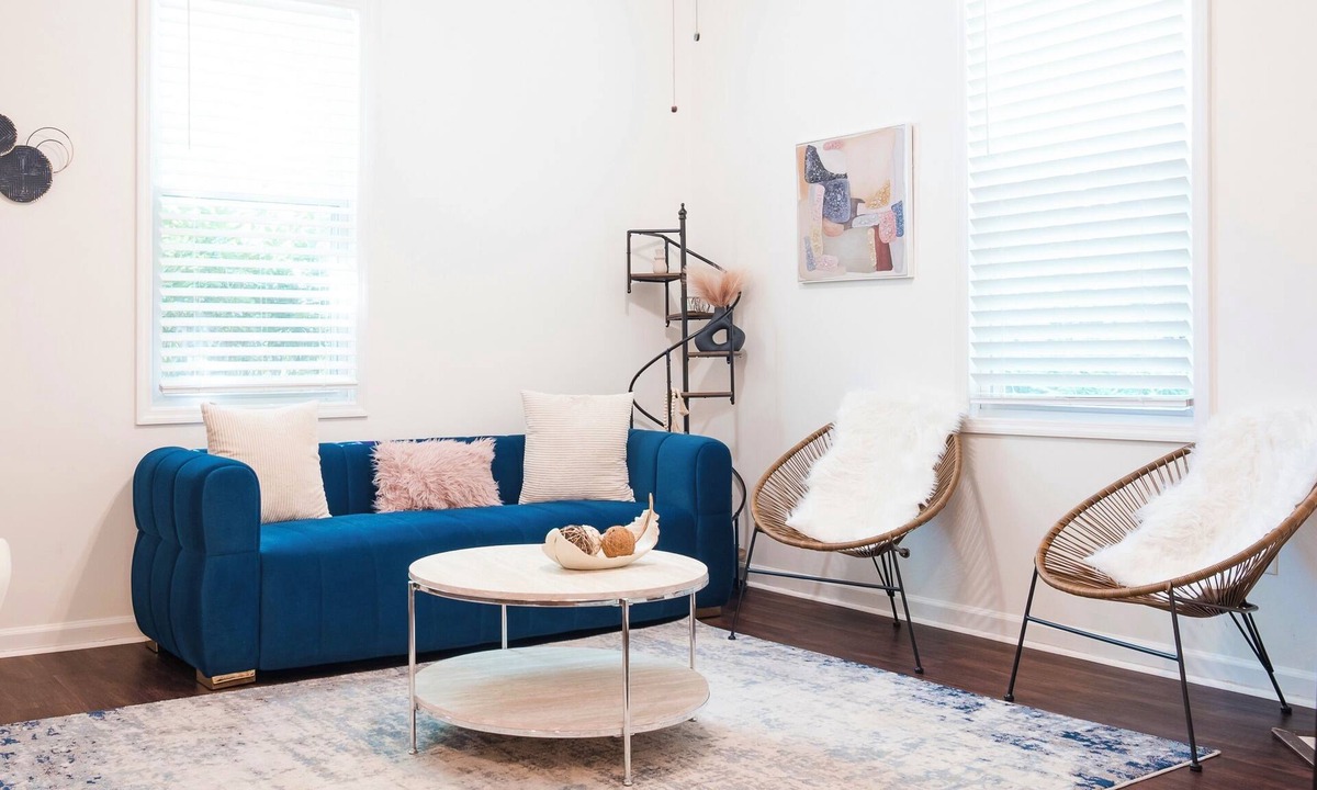 Thunderbolt Apartment | 2BR Chic Duplex - Firepit - Perfect for Travel