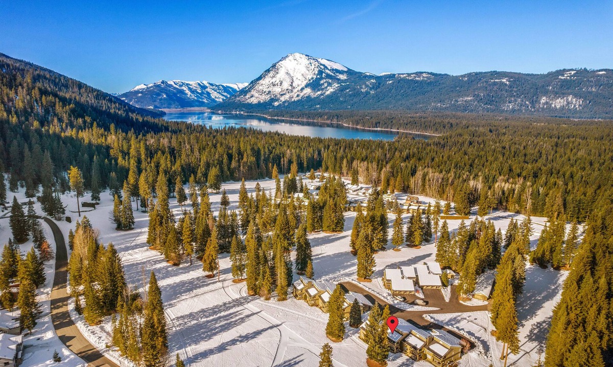 Leavenworth Condo | 2BR condo with mountain views & spa access.