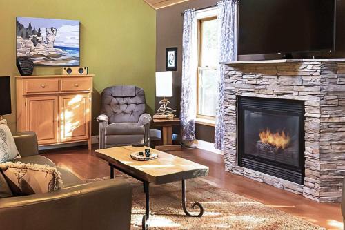 Tobermory House | 2BR Cottage Surrounded by Nature