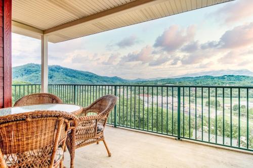 Pigeon Forge House | 2BR Cozy Suite W View Jacuzzi & Resort Pool